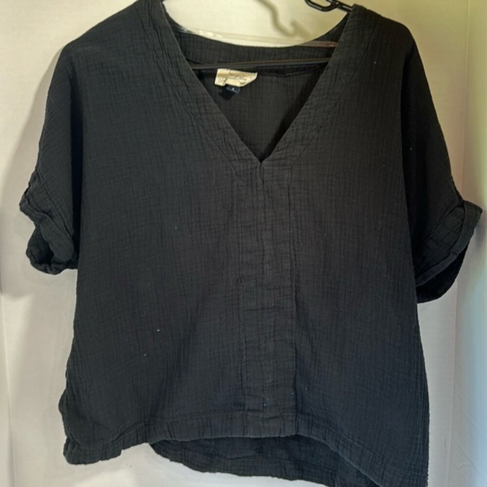 Universal thread black gauzy cropped v neck short sleeve top size extra large